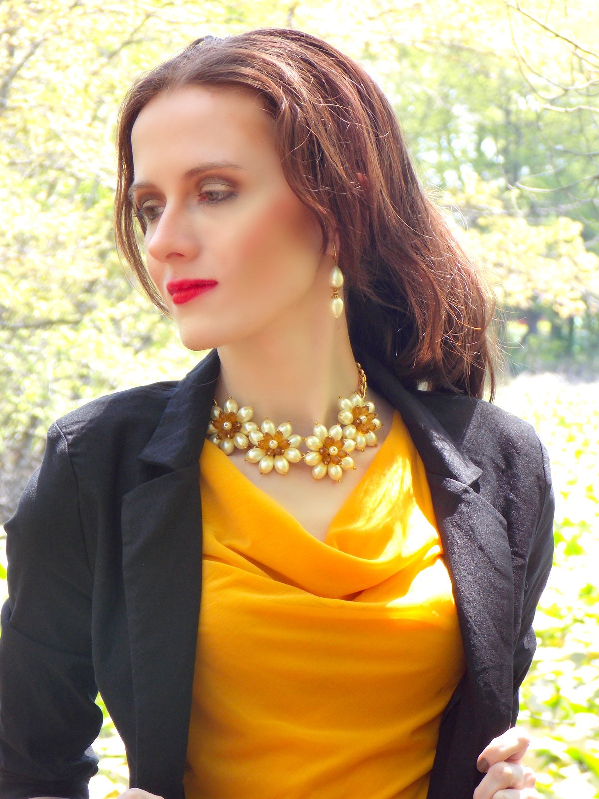 ★ PISCESS★ PP Flower Necklace Ivory 5006699321 GOLD-IVORY Acrylic Flower Statement Necklace - Necklaces